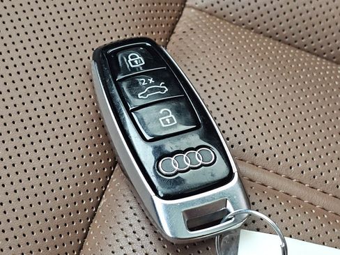 Used 2019 Audi e-tron Prestige w/ Prestige Package image 34