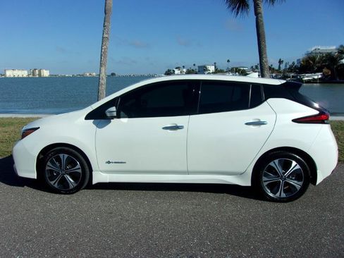 Used 2019 Nissan Leaf SL w/ SL Technology Package FWD image 11