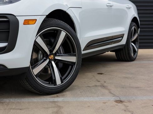 New 2026 Porsche Macan image 12