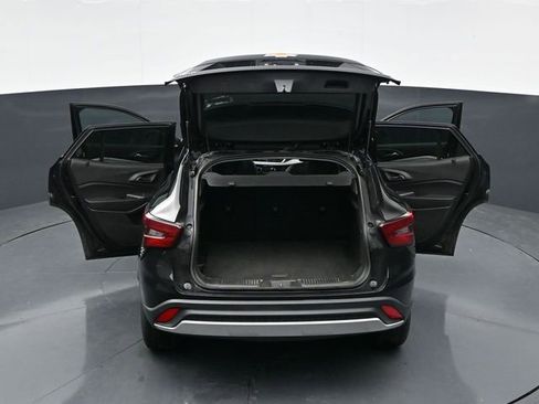 Used 2025 Chevrolet Trax LT w/ LT Convenience Package FWD image 43