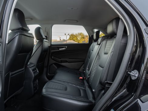 Used 2024 Ford Edge Titanium image 18