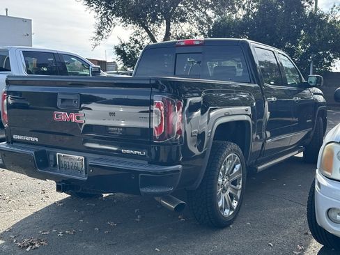 Used 2018 GMC Sierra 1500 Denali w/ Denali Ultimate Package AWD/4WD image 3