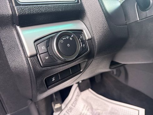 Used 2017 Ford Explorer XLT w/ Equipment Group 202A AWD/4WD image 29