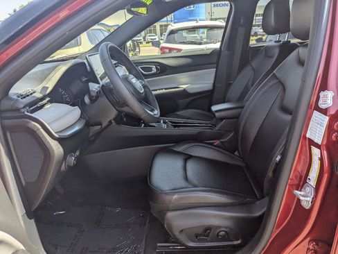 Used 2025 Jeep Compass Limited AWD/4WD image 17