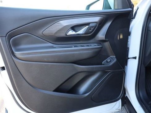 Used 2023 GMC Terrain SLE w/ Driver Convenience Package image 17