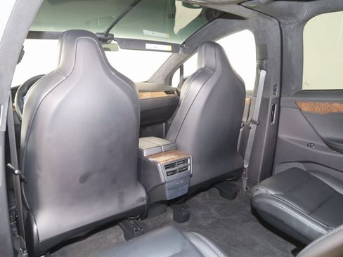 Used 2019 Tesla Model X 75D image 63