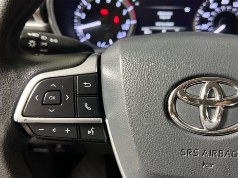 Used 2023 Toyota Highlander L FWD image 18