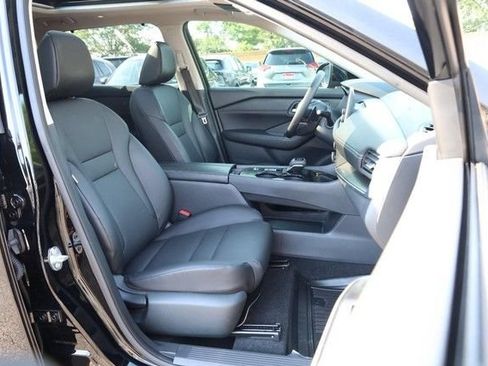 Certified 2025 Nissan Rogue SV w/ SV Premium Package FWD image 27