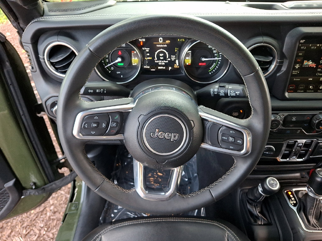 Used 2023 Jeep Wrangler Unlimited Sahara AWD/4WD image 18
