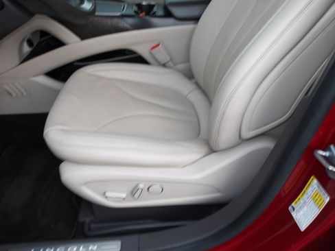 Used 2020 Lincoln Nautilus Reserve w/ Cargo Utility Package AWD/4WD image 12
