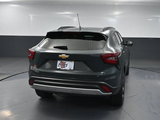 Used 2025 Chevrolet Trax LT w/ Driver Confidence Package FWD image 5