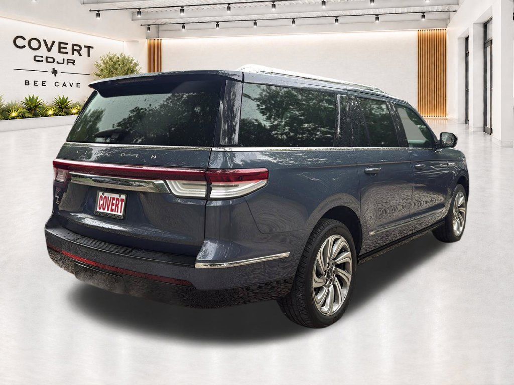 Used 2022 Lincoln Navigator L Reserve RWD image 6
