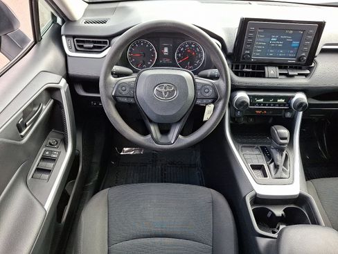 Used 2021 Toyota RAV4 LE image 11