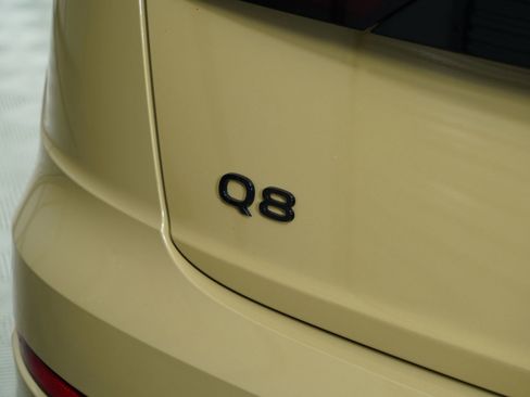 Certified 2025 Audi Q8 Premium Plus w/ Premium Plus Package AWD/4WD image 21