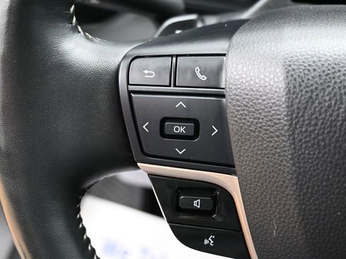 Used 2024 Toyota Crown Platinum AWD/4WD image 18
