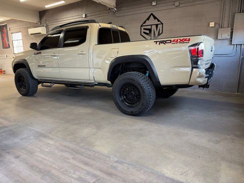 Used 2016 Toyota Tacoma TRD Off-Road image 2