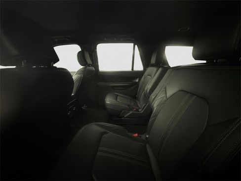 Certified 2024 Ford Expedition Platinum image 8