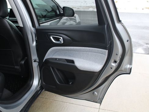 Certified 2022 Jeep Compass Latitude image 9