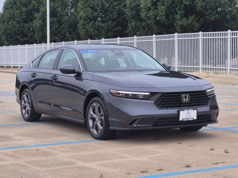 Used 2023 Honda Accord EX image 4