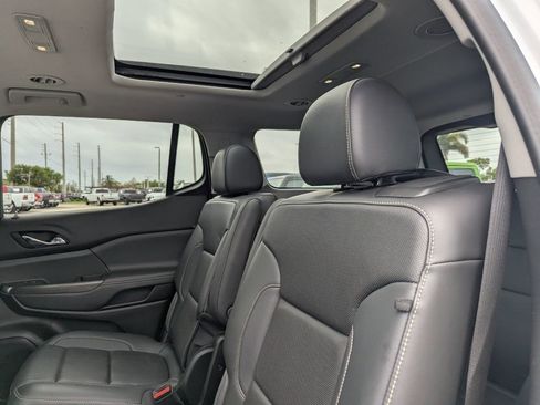 Used 2023 GMC Acadia SLT w/ Elevation Edition image 19