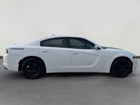 Used 2016 Dodge Charger SXT image 6