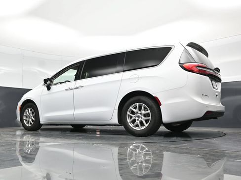 Used 2024 Chrysler Pacifica Touring-L FWD image 56