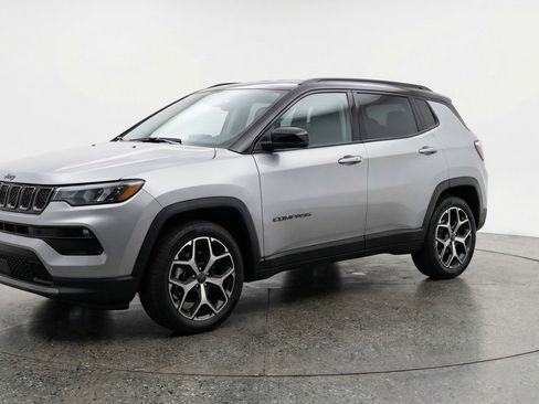 Used 2025 Jeep Compass Limited image 3