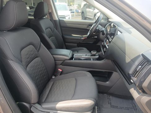 Used 2025 Nissan Pathfinder SV FWD image 22