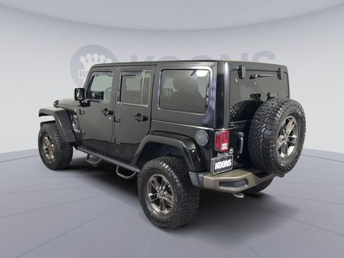 Used 2016 Jeep Wrangler Unlimited Sahara image 4