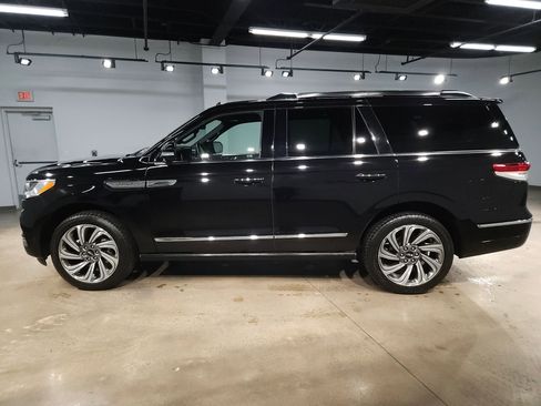 Used 2024 Lincoln Navigator Reserve image 4