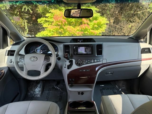 Used 2012 Toyota Sienna XLE FWD image 20