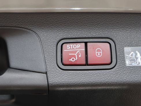 New 2026 Mercedes-Benz GLS 450 4MATIC image 17