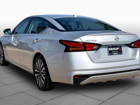 Used 2025 Nissan Altima 2.5 SV FWD image 12