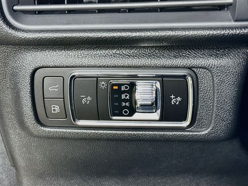 Used 2025 Lincoln Corsair Grand Touring w/ Equipment Group 302A AWD/4WD image 11