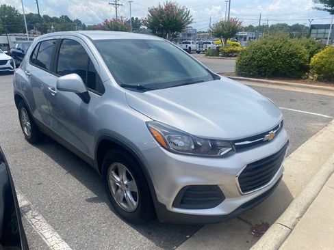 Used 2019 Chevrolet Trax LS FWD image 1