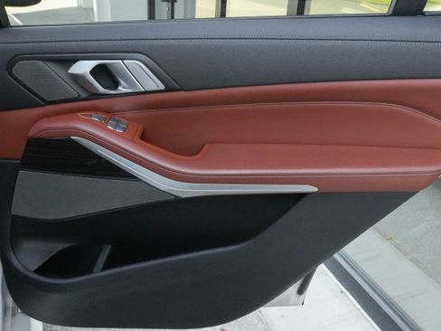 Used 2021 BMW X7 M50i w/ Dynamic Handling Package AWD/4WD image 34