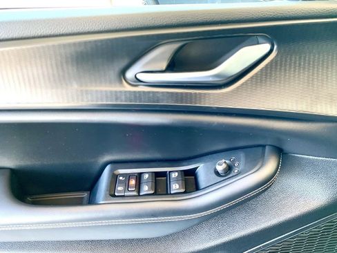 Used 2023 Jeep Grand Cherokee Altitude image 13