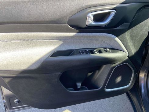 Used 2024 Jeep Compass Latitude image 18