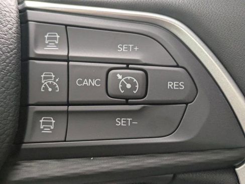 New 2025 Jeep Grand Cherokee Altitude image 16