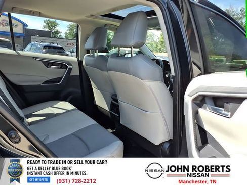 Used 2022 Toyota RAV4 XLE Premium image 18