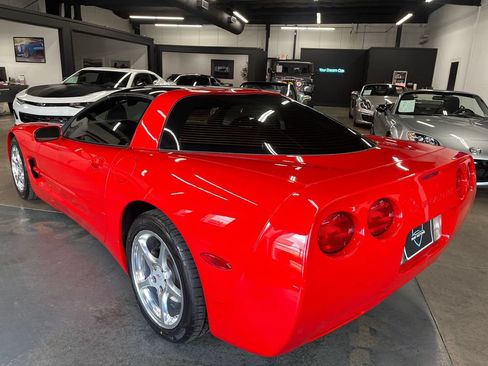 Used 2001 Chevrolet Corvette Coupe w/ Preferred Equipment Group2 RWD image 7