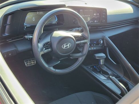 Used 2025 Hyundai Elantra Sport image 3