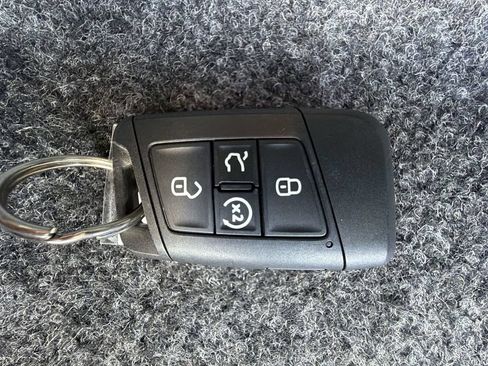 Used 2025 Volkswagen Jetta SE FWD image 28
