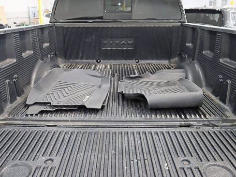 Used 2018 Nissan Titan SV w/ SV Convenience Package image 31