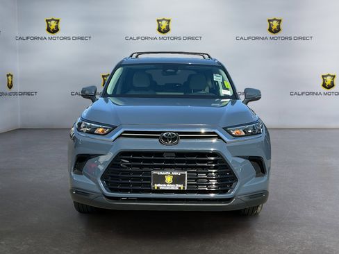 Used 2024 Toyota Grand Highlander AWD image 2