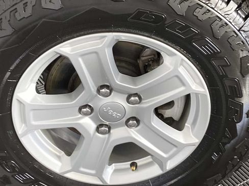 Used 2018 Jeep Wrangler Sport AWD/4WD image 29