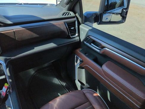Used 2025 GMC Sierra 2500 Denali Ultimate w/ Max Trailering Package AWD/4WD image 17