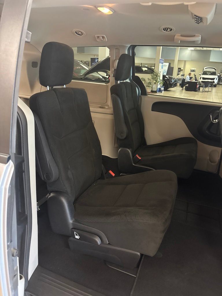 Used 2015 Dodge Grand Caravan SXT w/ UConnect Hands-Free Group FWD image 28