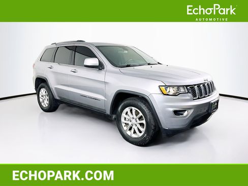 Used 2021 Jeep Grand Cherokee Laredo image 1