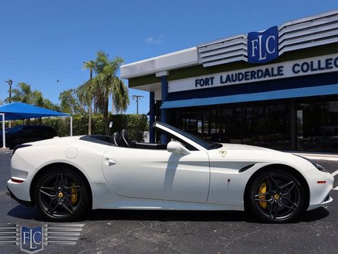 Used 2015 Ferrari California T RWD image 2